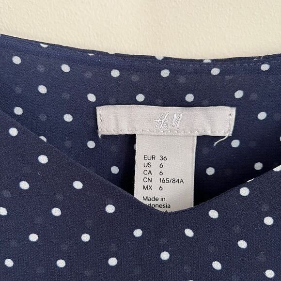 H&M Navy & White Polka Dot Sleeveless Blouse | Size 6 - Picture 3 of 7